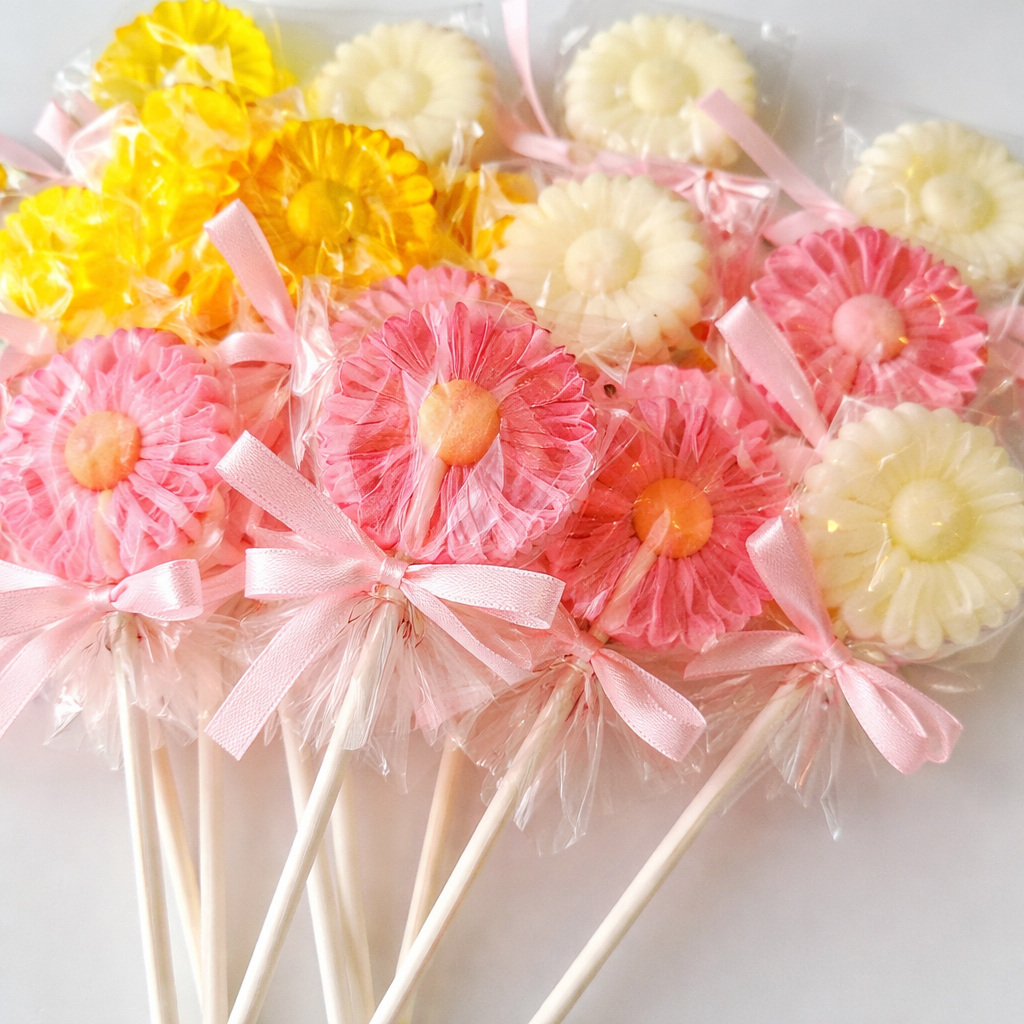 Daisy Cotton Candy Lollipops